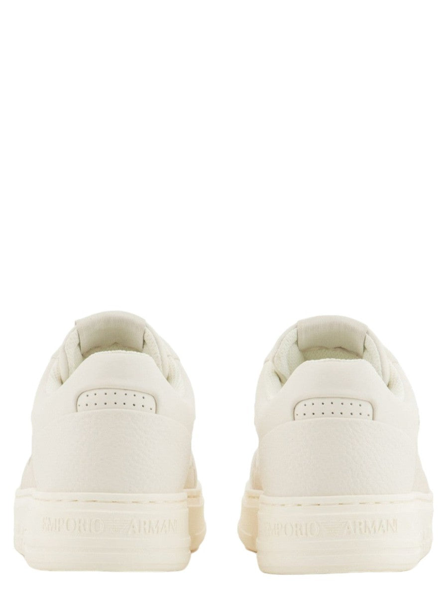 Okologisch nachhaltige Sneaker aus recyceltem Material Innovation und Basketball Stil Vittoriocitro